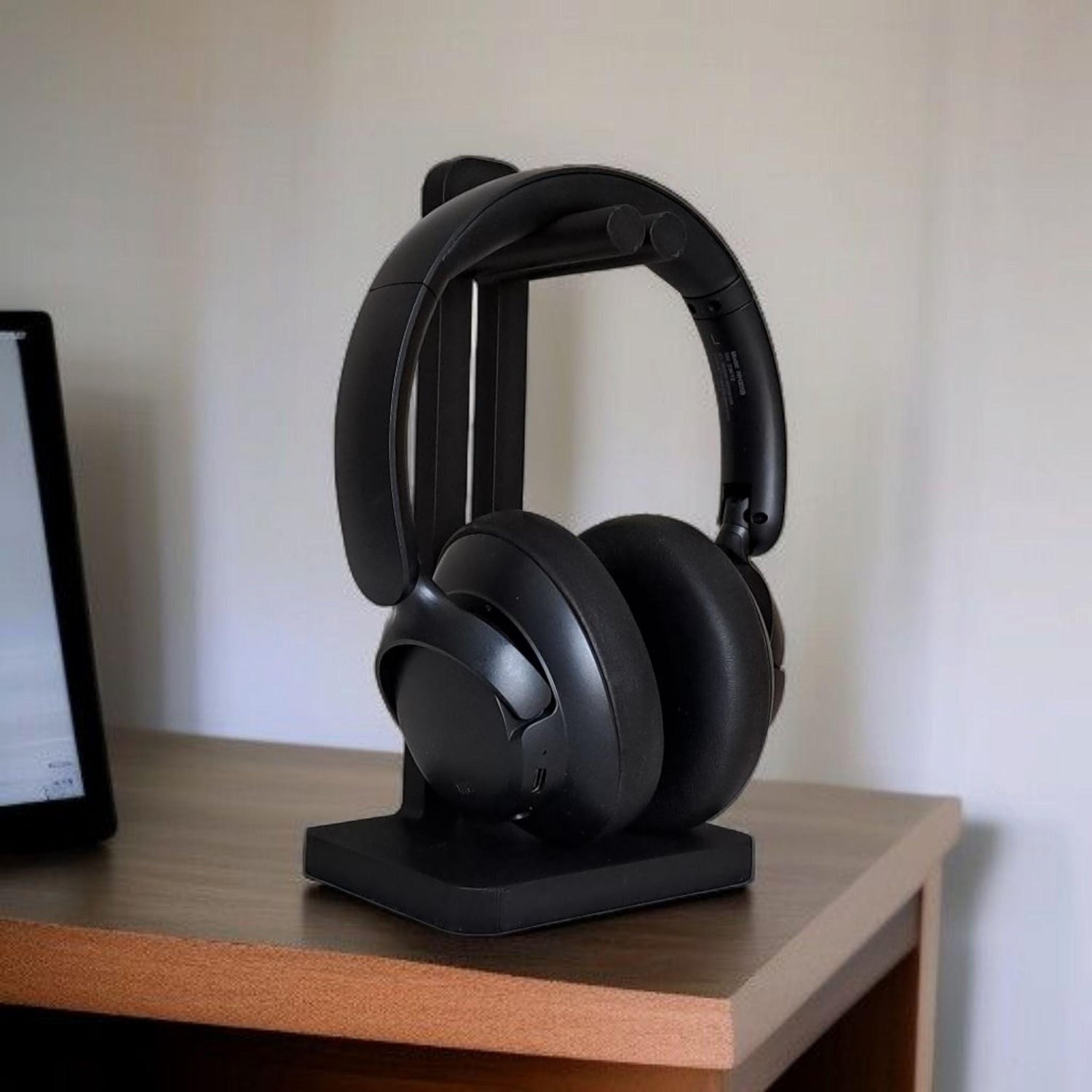 Headphone holder onto of a desk