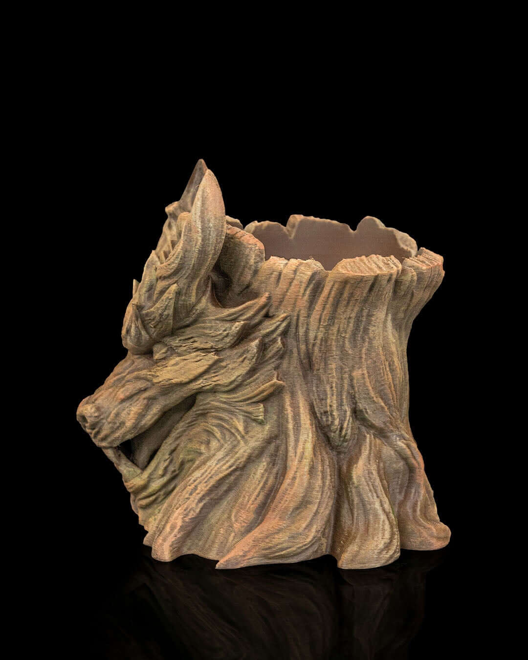 Dragon stump planter featuring a detailed dragon head design, perfect for indoor and outdoor gardening.